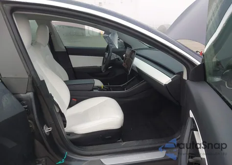 2018 Tesla Model 3 Long Range/Performance из США, поврежденный, VIN 5YJ3E1EB8JF081931